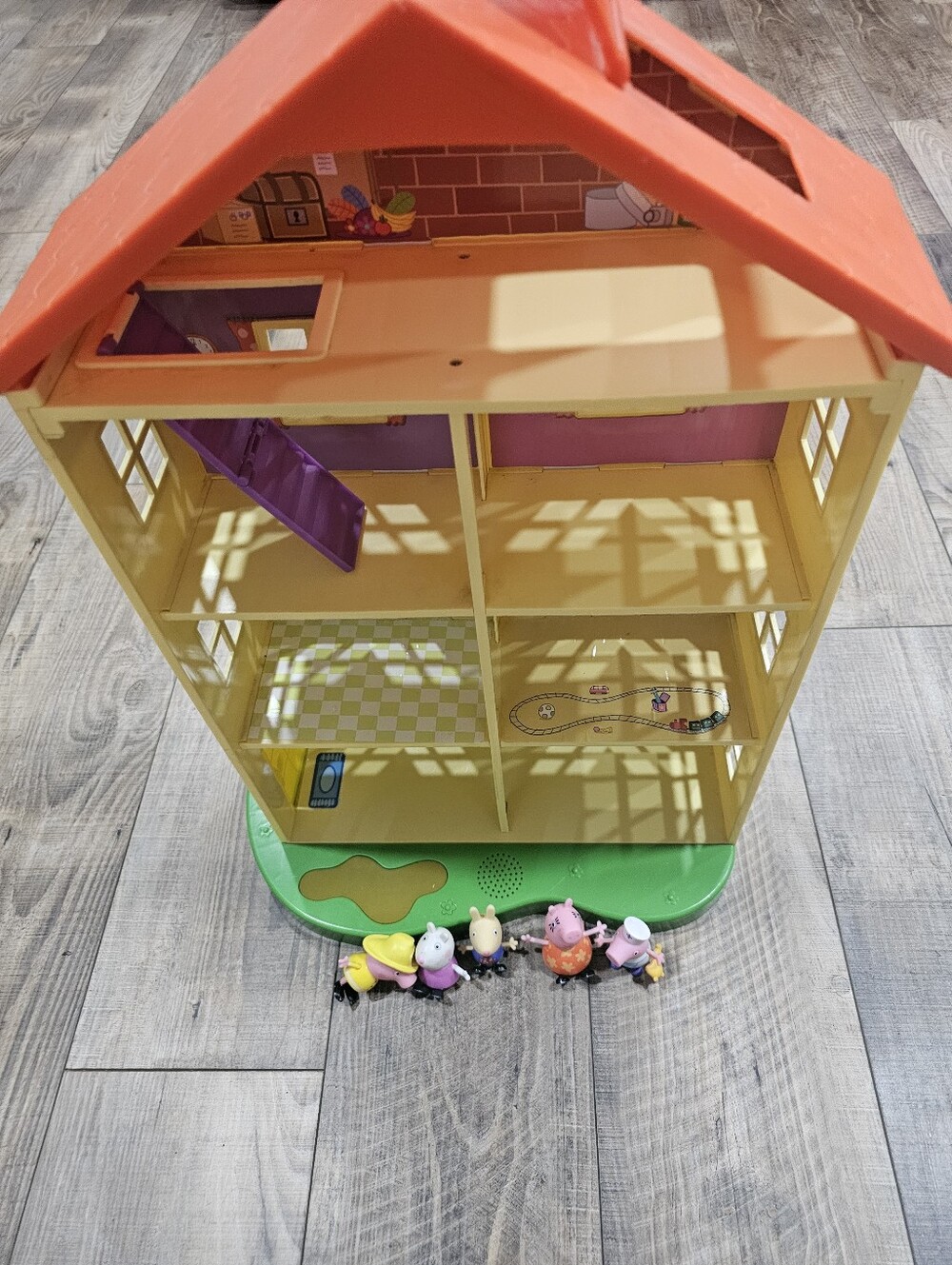 Peppa Pig Lights & Sound House W/ 5 Characters 22 Inch